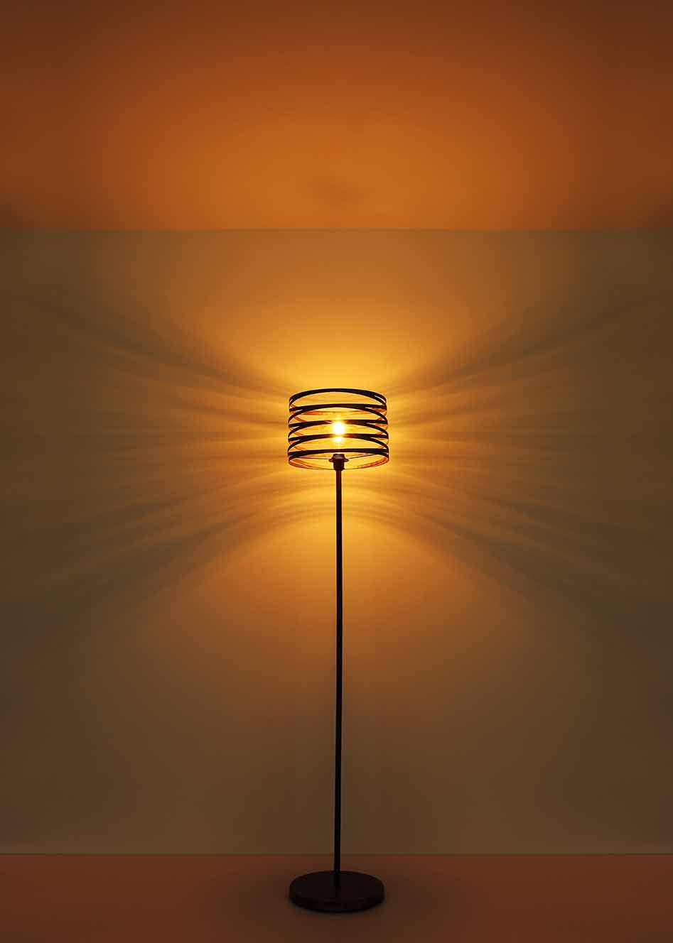 metalen-spiraal-zwarte-retro-hanglamp-globo-marco-variant-image3