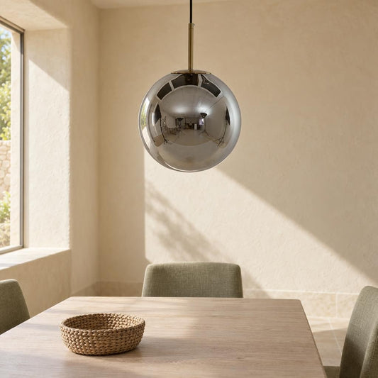 Light & Living Medina pendellampe i bronze og røgglas – stemningsbillede