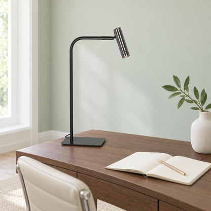 Minimalistička crna stolna lampa s čeličnim sjenilom Mexlite Lumo – ambijentalna fotografija