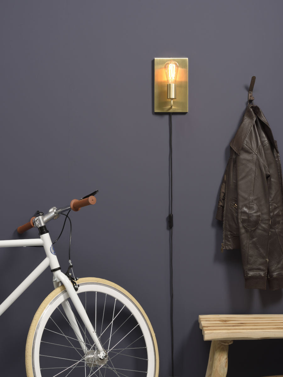 rechthoekige-minimalistische-wandlamp-goud-its-about-romi-madrid-variant-image4