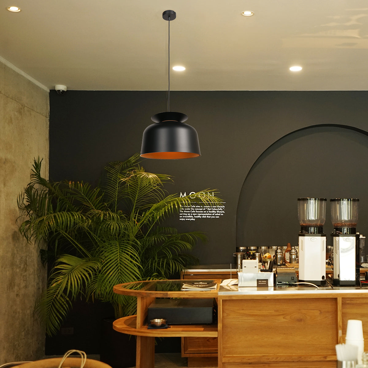 zwarte-komvormige-plafondlamp-met-koperkleurig-accent-mexlite-skandina-variant-image2