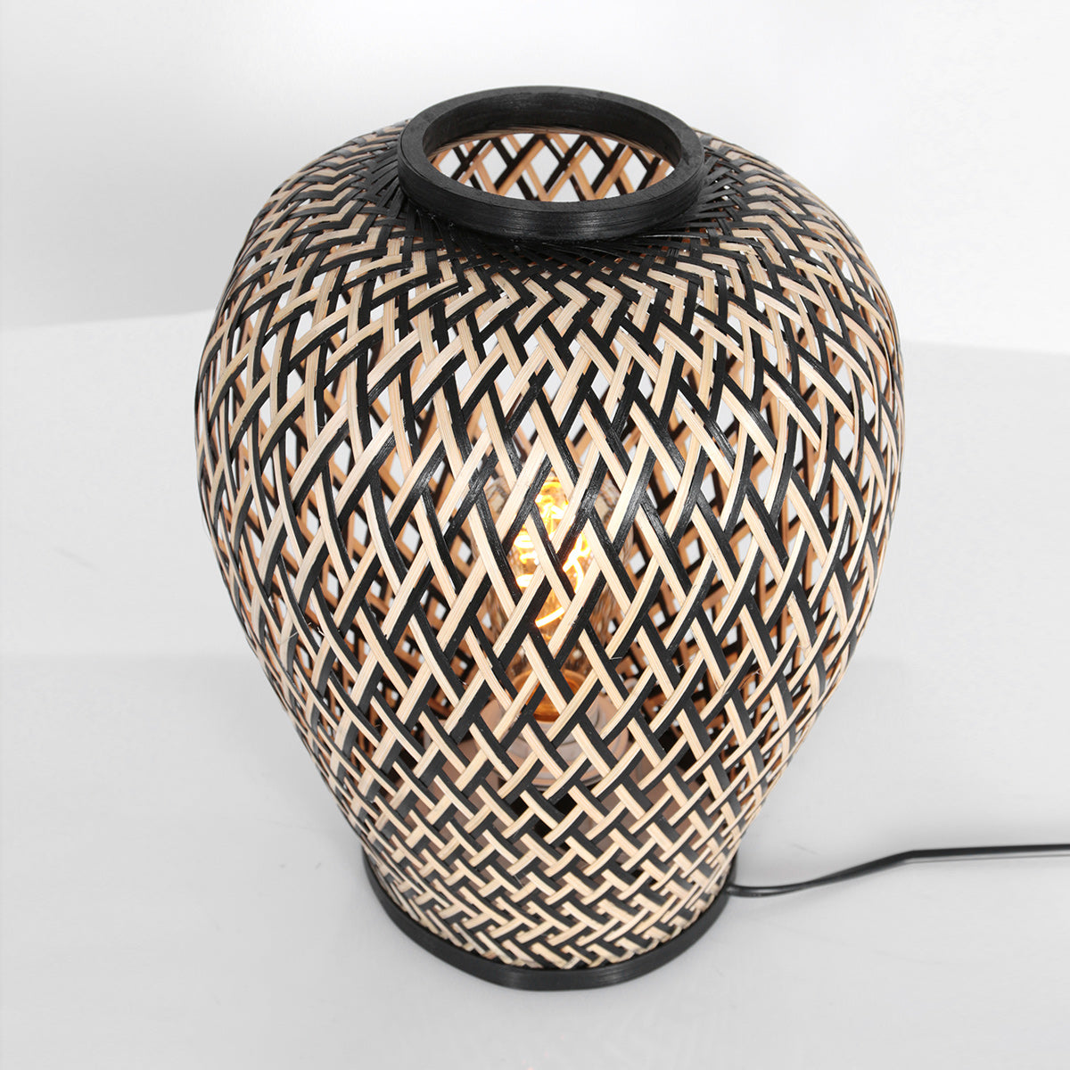 tafellamp-gevlochten-bamboe-anne-lighting-maze-variant-image10