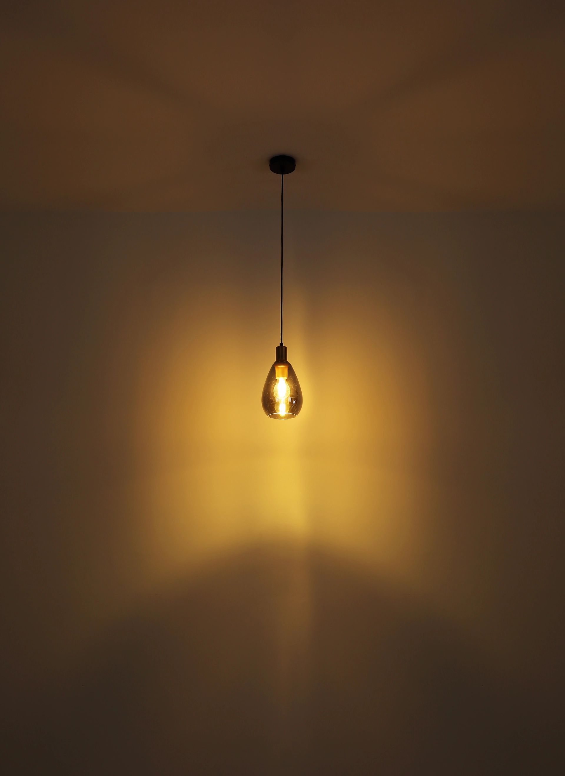 moderne-pendant-lamp-met-messing-details-fanni-variant-image3