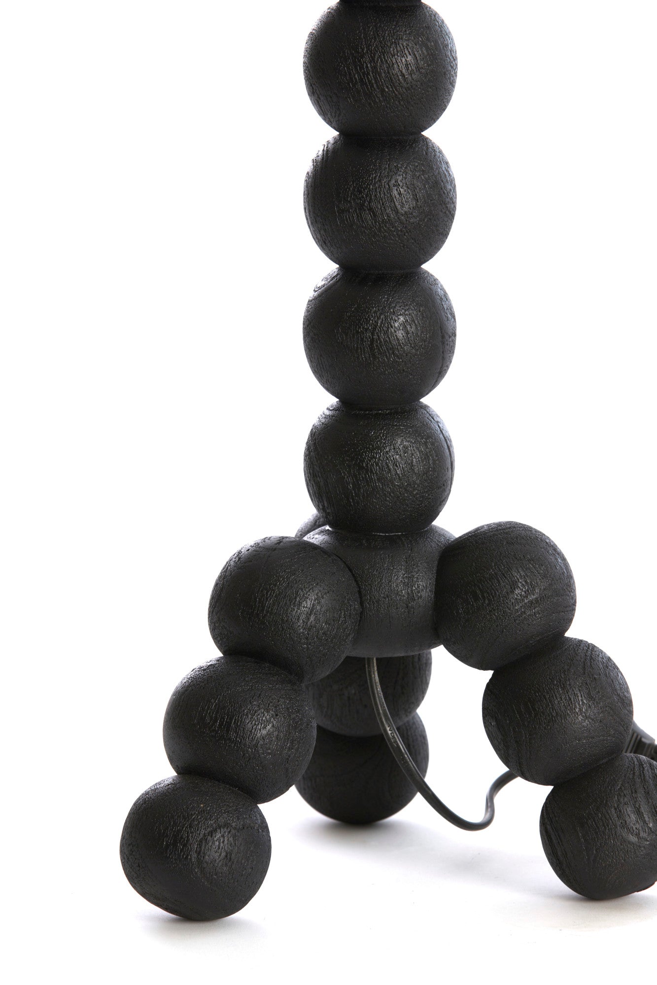 zwarte-tafellamp-houten-bollen-light-living-veglio-variant-image7