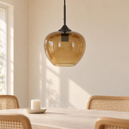Light & Living Mayson hanglamp van amberkleurig glas – sfeerbeeld