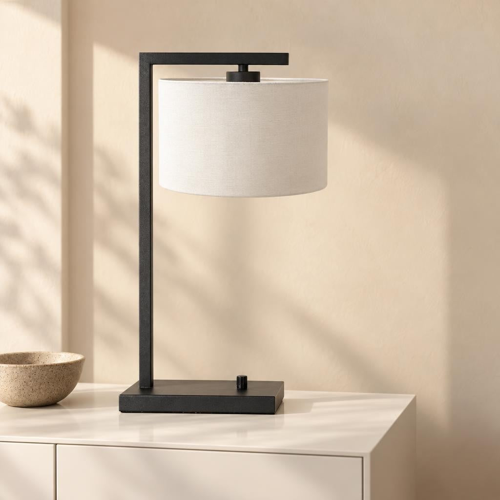 zwarte-tafellamp-met-creme-kap-steinhauer-stang-ai-sfeer_image
