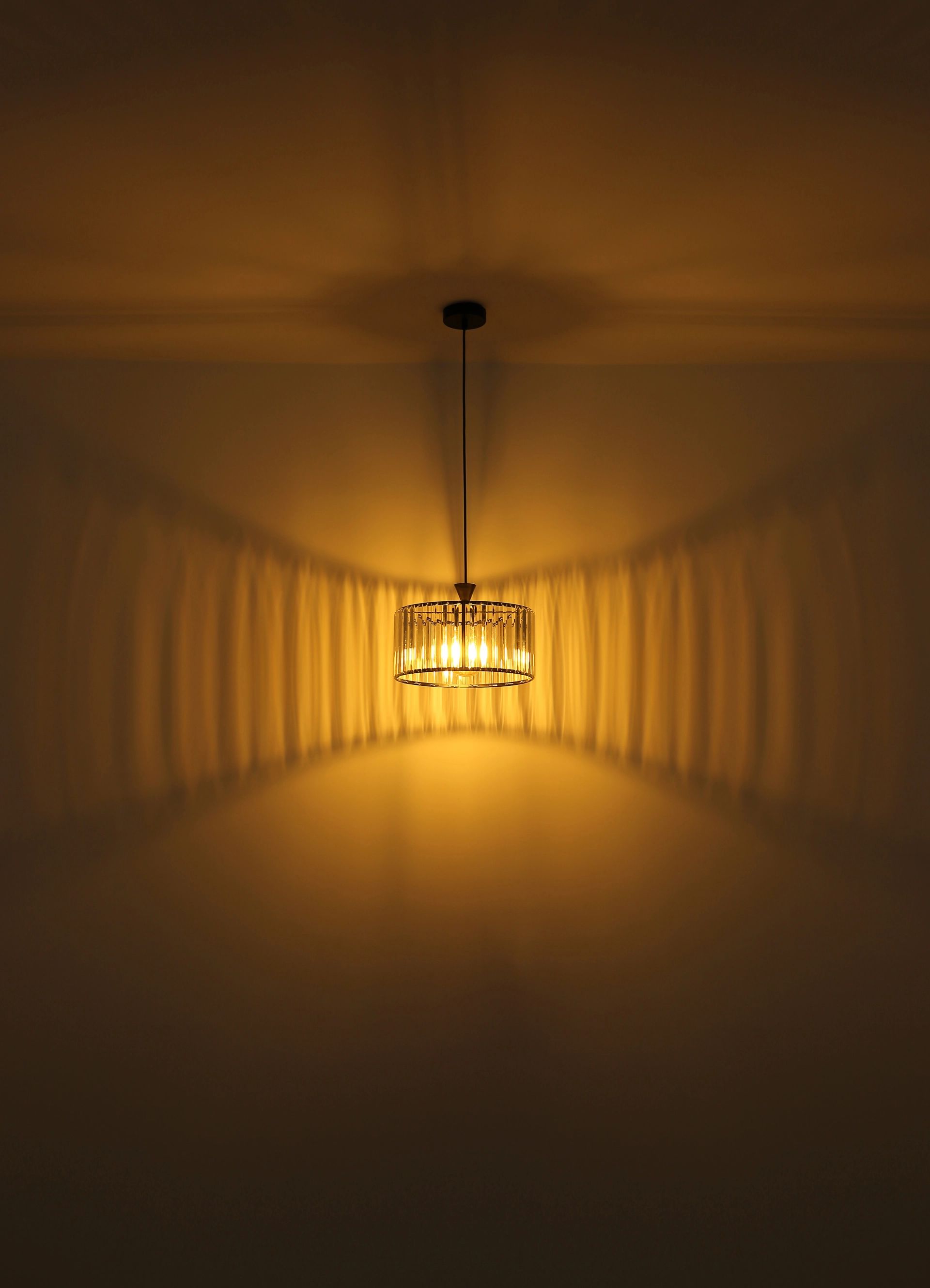 mat-zwarte-hanglamp-met-acrylkristallen-jordana-variant-image3