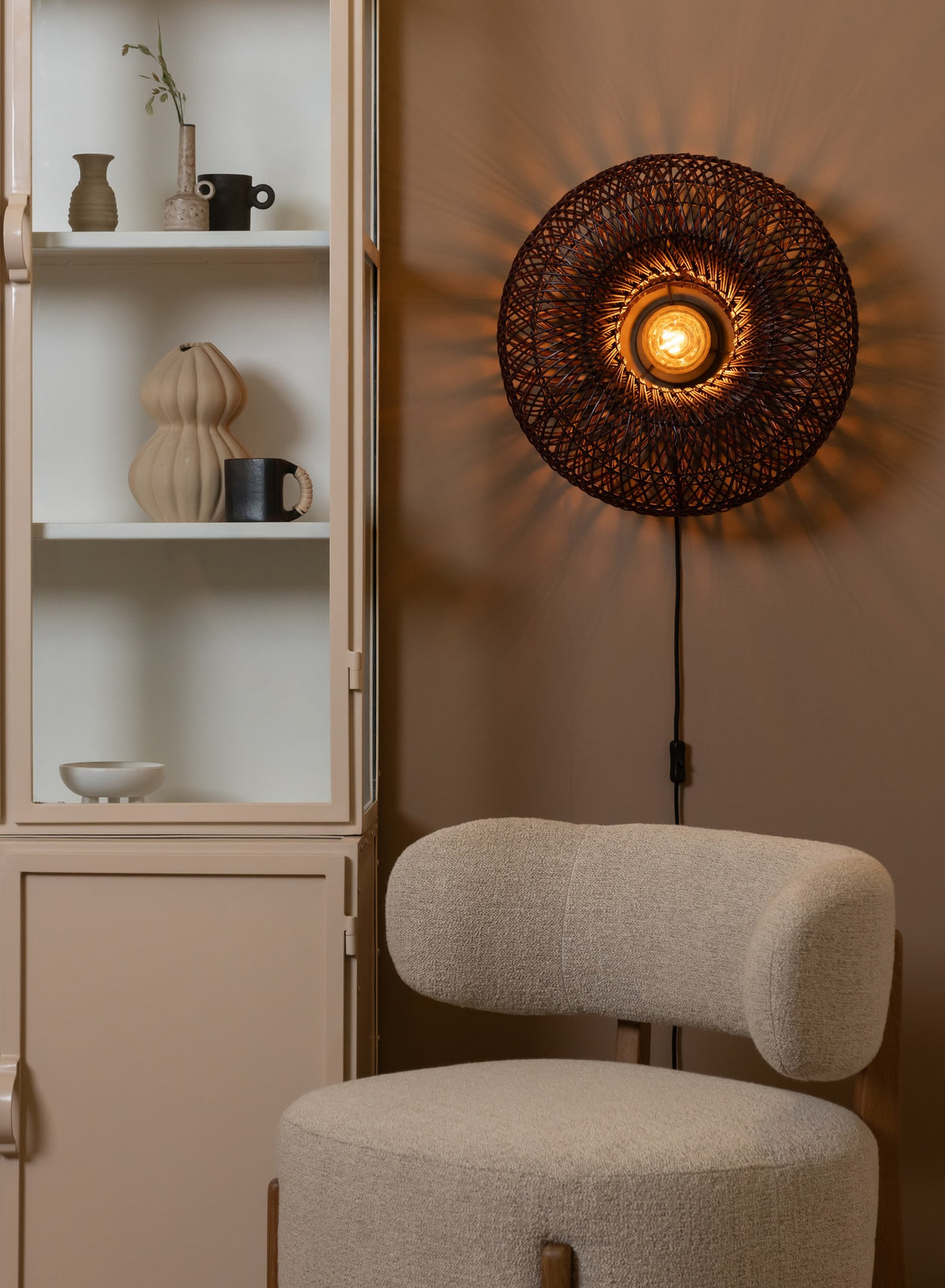Bordeauxrode rotan wandlamp met vlechtkap GOOD&MOJO Arizona – afbeelding 9
