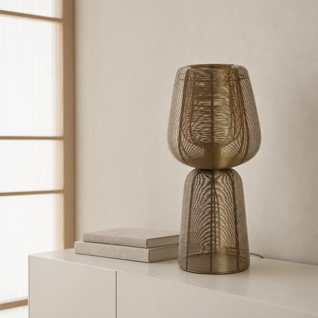 Stolní lampa Aboso z bronzového kovového drátu Light & Living – fotografie v interiéru