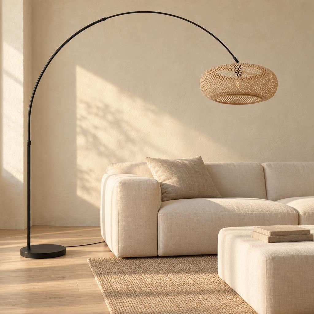 Lampada da terra ad arco nera in bambù E27 Mexlite Flair – foto d'ambiente