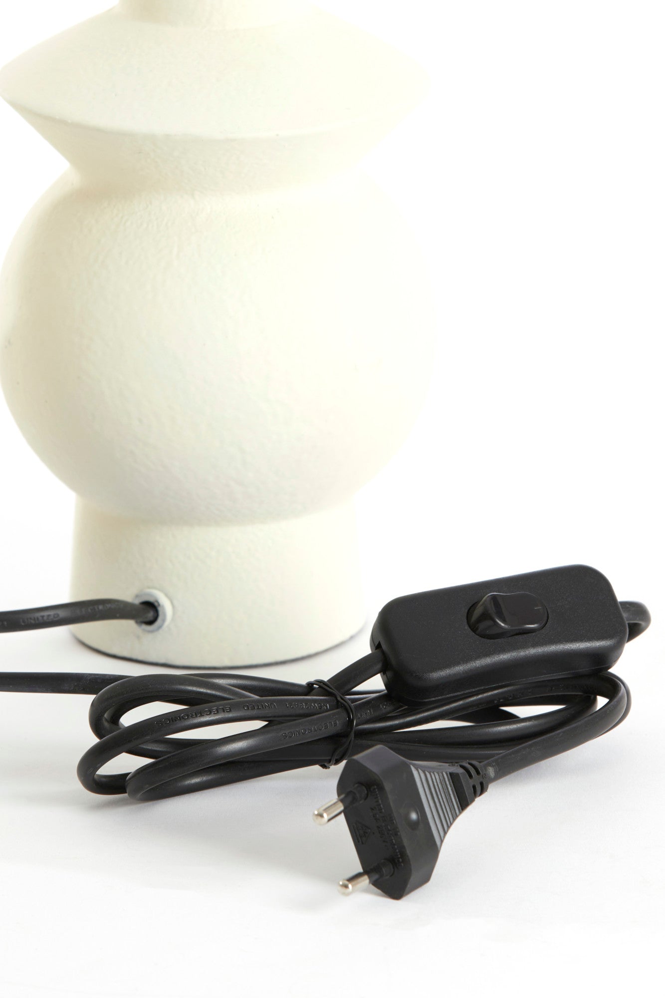 witte-keramische-lampvoet-voor-sfeervolle-verlichting-light-living-esino-variant-image6