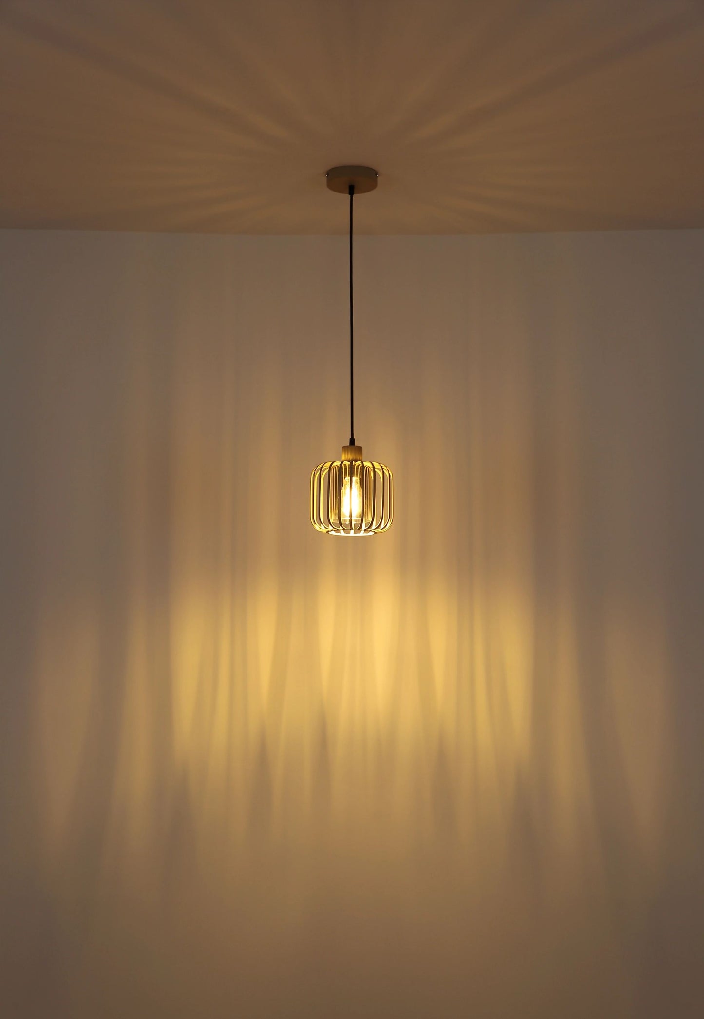 hanglamp-van-metaal-en-rookglas-alfred-variant-image3