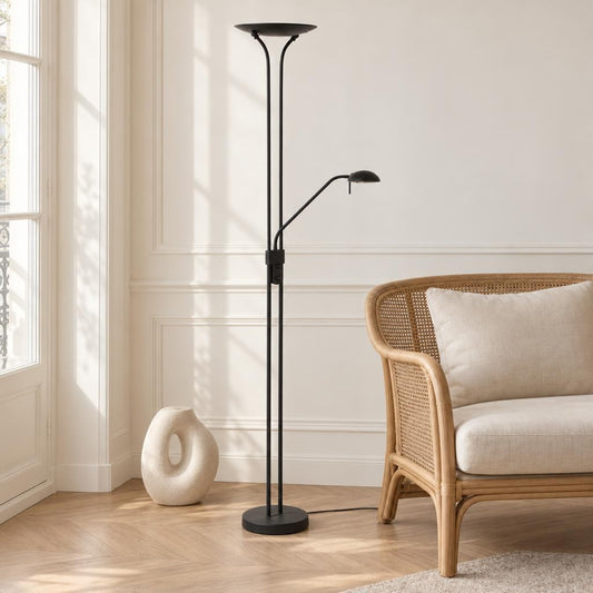 Sort LED-gulvlampe Biron med justerbar læsearm – stemningsbillede