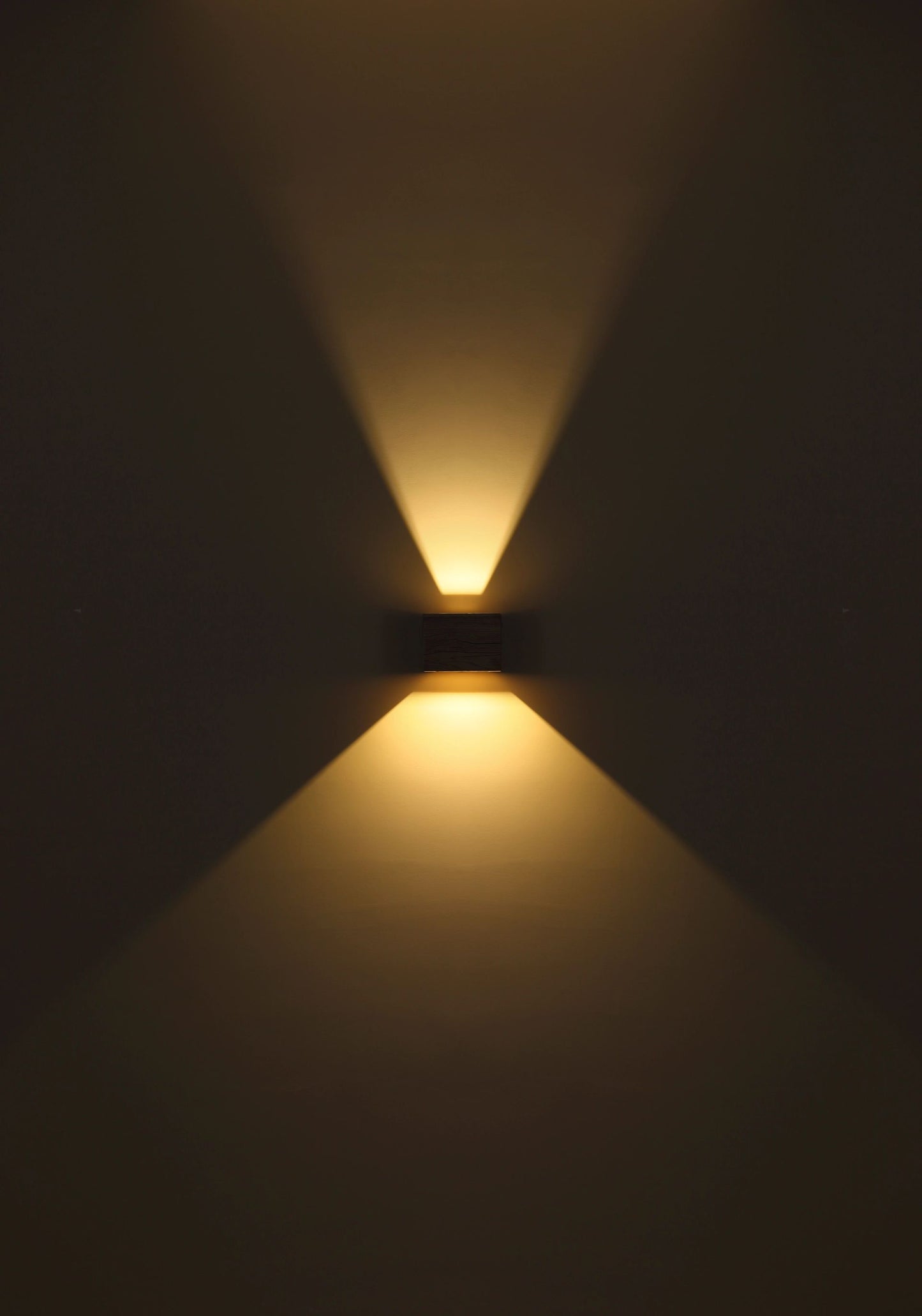 moderne-vierkante-wandlamp-met-houtlook-alina-variant-image5