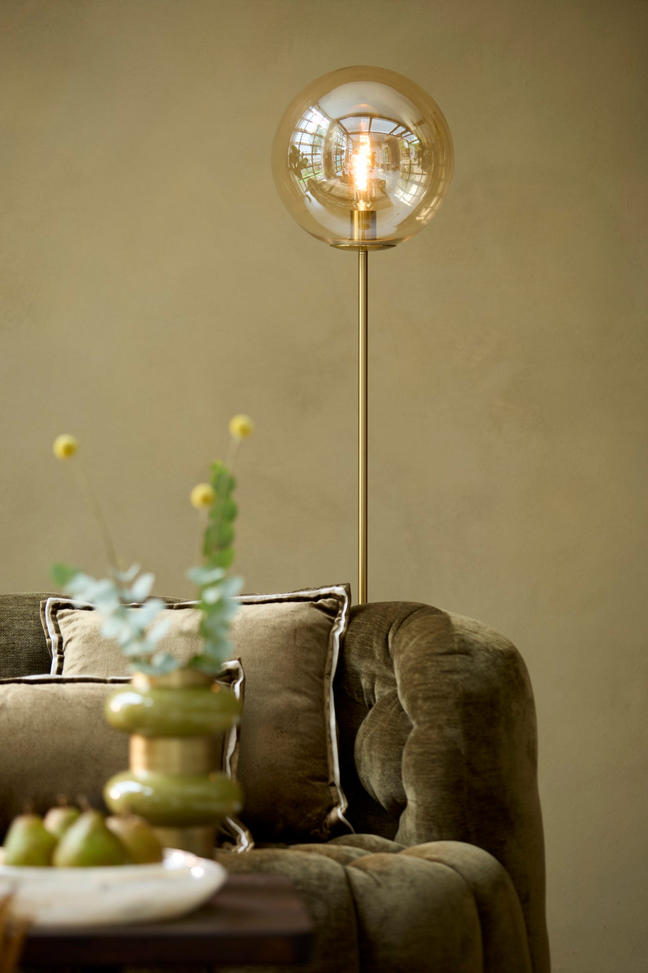 gouden-lampenvoet-met-bolvormig-glas-light-living-medina-variant-image4