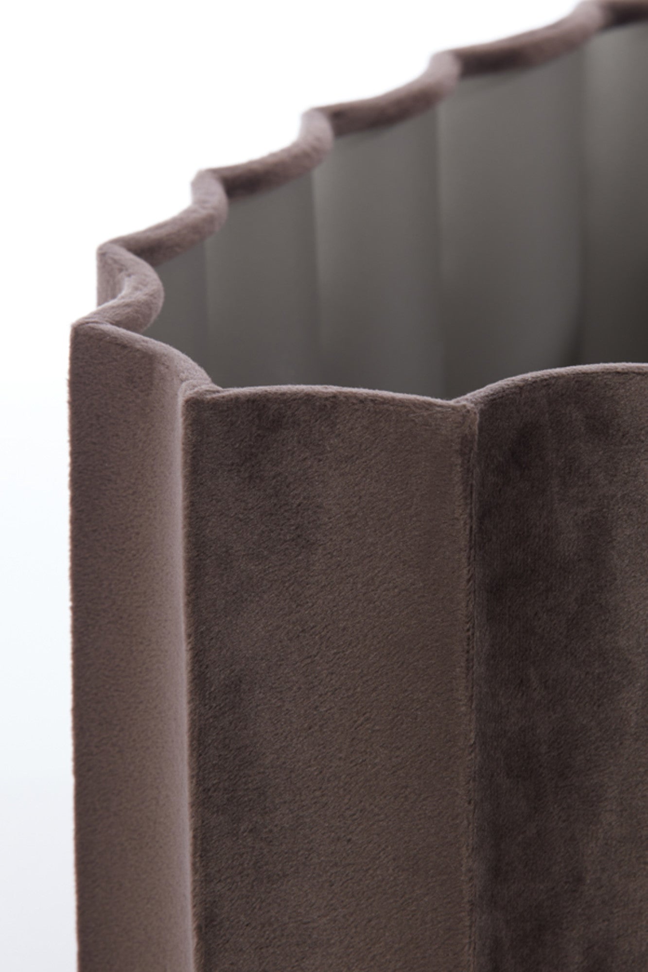 velvet-donkerbruine-geplooide-lampenkap-ovaal-light-living-disli-variant-image6