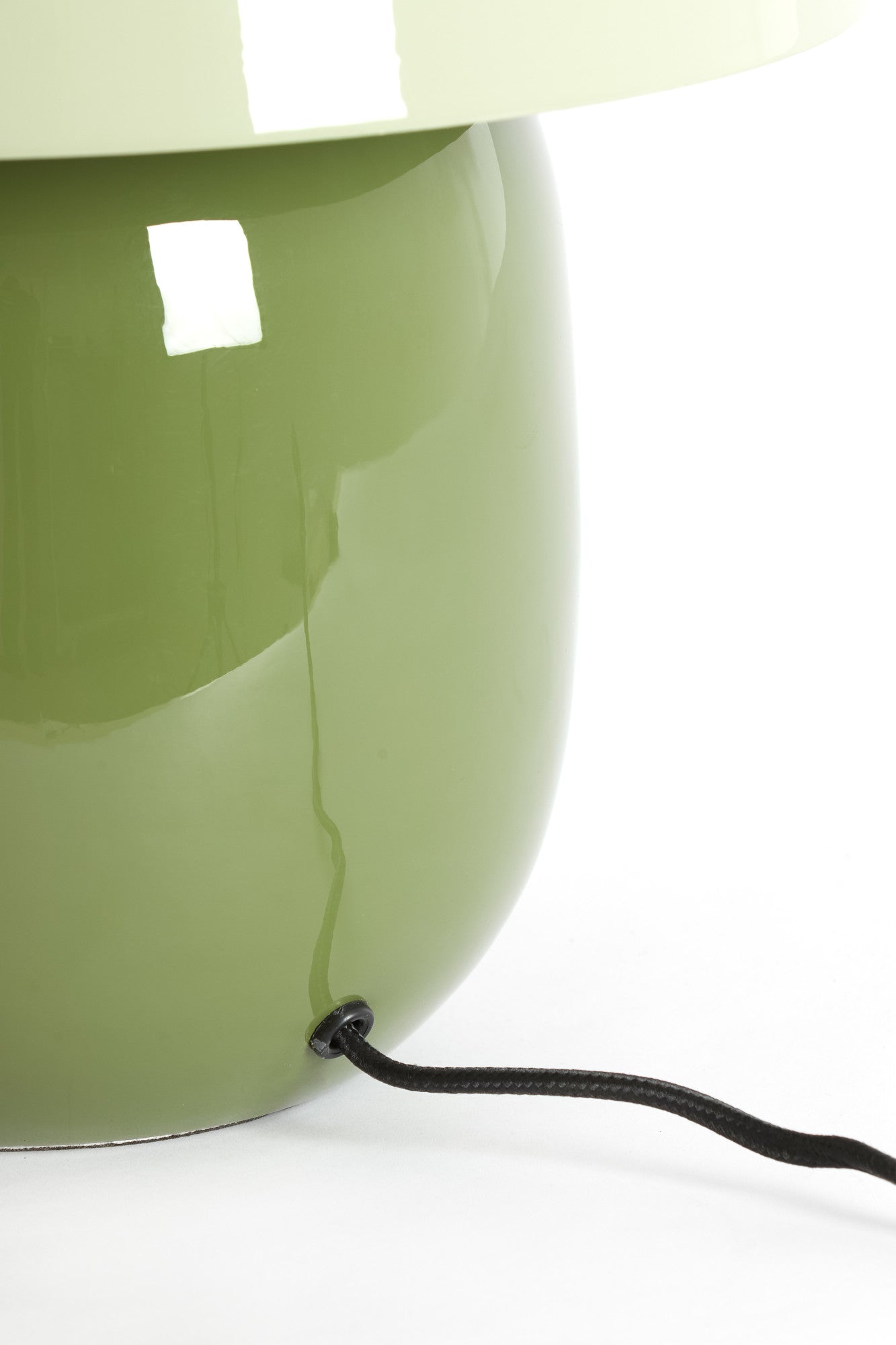 speelse-tafellamp-olijfgroen-met-lichtgroene-touch-light-living-mimosa-variant-image5
