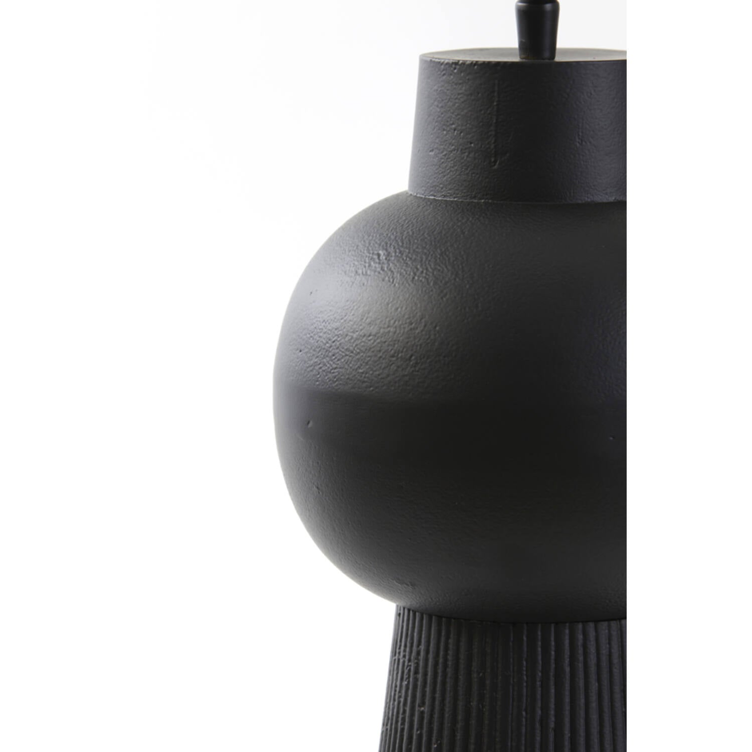 moderne-zwarte-tafellamp-met-bol-light-living-shaka-variant-image1