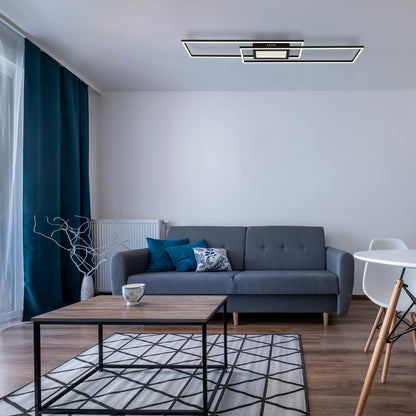 Zwarte metalen plafondlamp met gelaagde rechthoekige lichtvlakken – sfeerbeeld