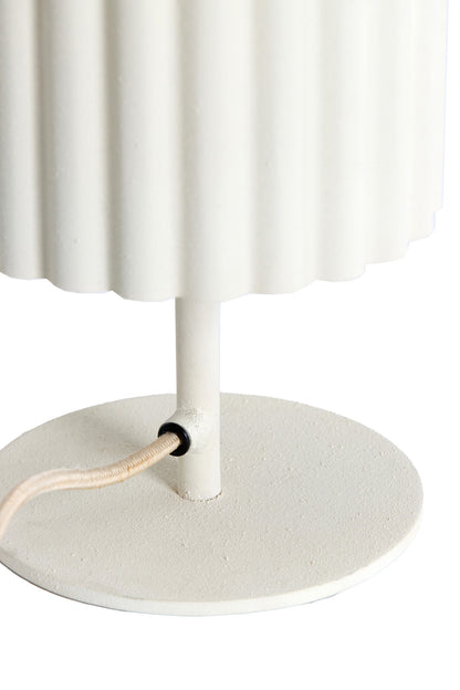 witte-tafellamp-met-geribbeld-design-light-living-ardales-variant-image5
