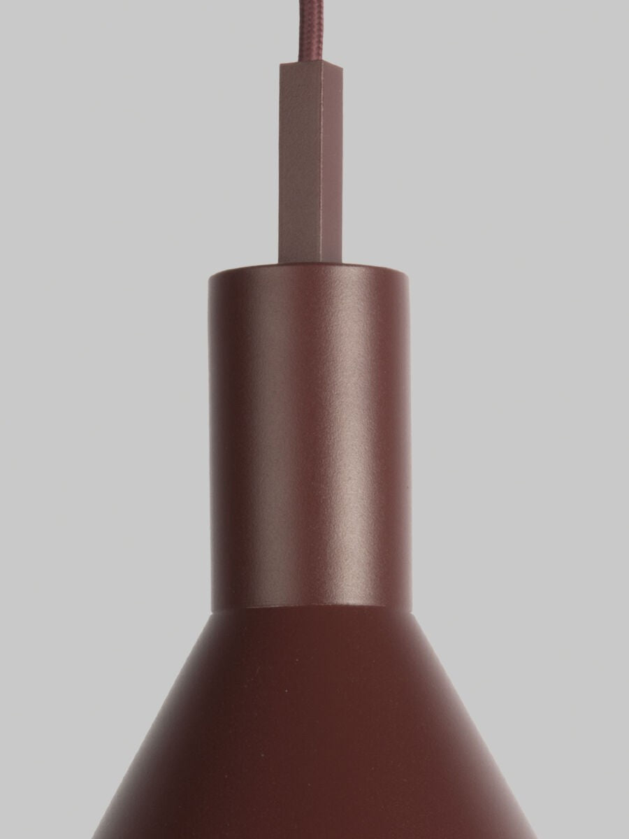 Bordeauxrode metalen hanglamp met kegelkap It's About RoMi Stavanger – afbeelding 1