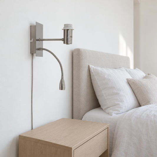 Light & Living Regina væglampe i sølv – stemningsbillede