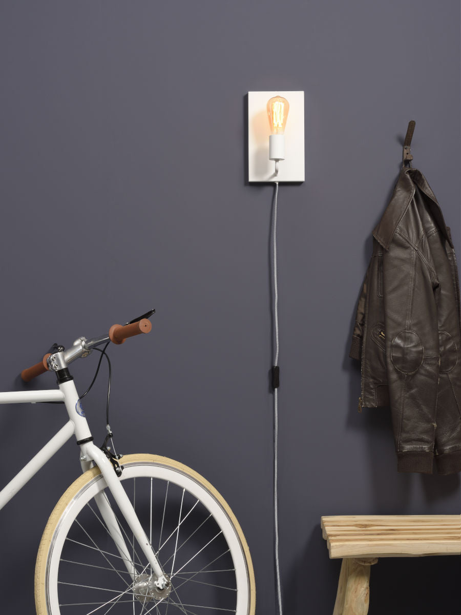 witte-minimalistische-wandlamp-rechthoekig-its-about-romi-madrid-variant-image1