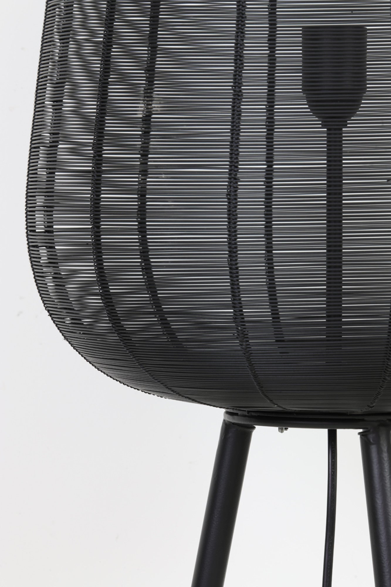 zwarte-metalen-vloerlamp-in-cilindervorm-light-living-adeta-variant-image7