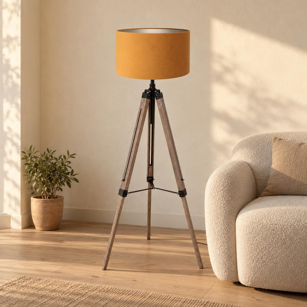 Mexlite Triek zwarte driepoot-vloerlamp met gouden velourskap – sfeerbeeld