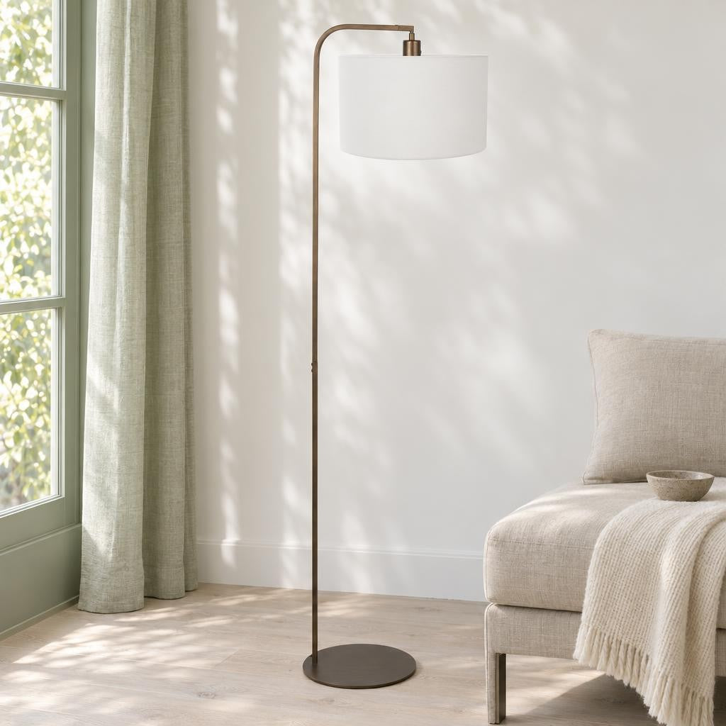 bronzen-vloerlamp-met-grof-wit-linnen-kap-steinhauer-stang-ai-sfeer_image