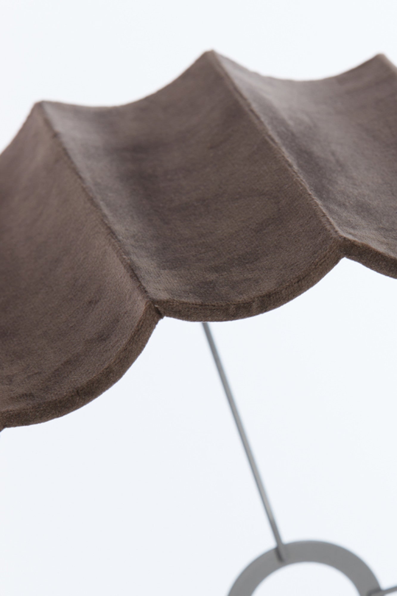 geplooide-donkerbruine-velvet-lampenkap-light-living-disli-variant-image8