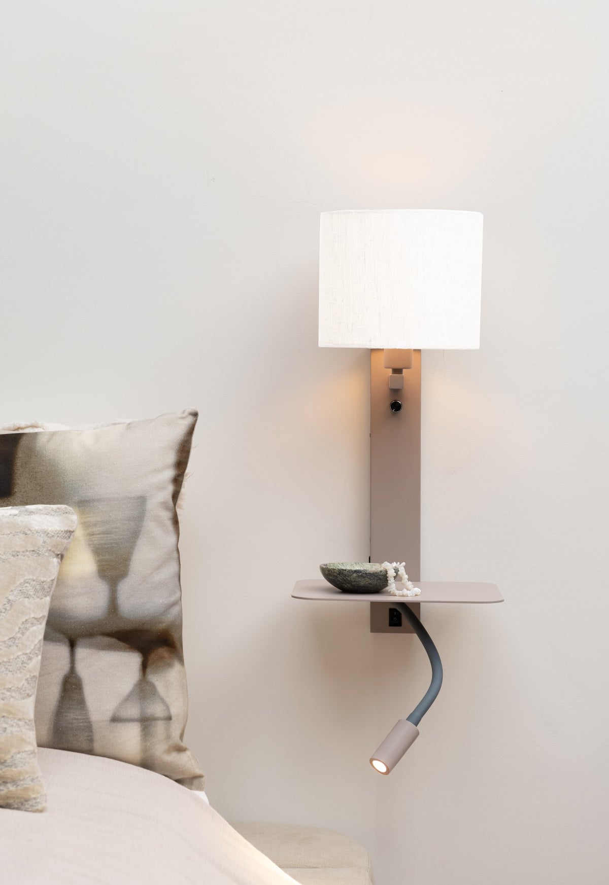 Lampada da parete in lino bianco e sabbia grande It's About RoMi Florence – immagine 2