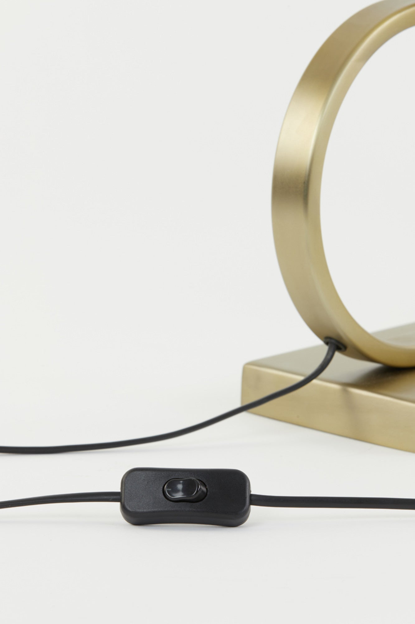 gouden-lampenvoet-ovaal-light-living-jamiro-variant-image7