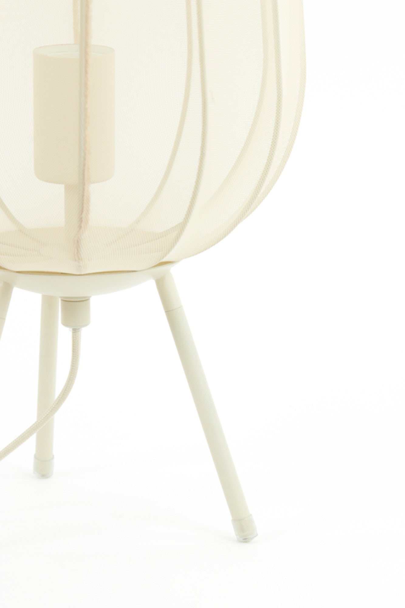 moderne-witte-tafellamp-op-driepoot-light-living-plumeria-variant-image6