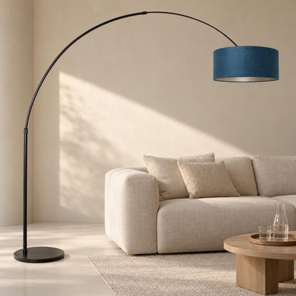 Дъгова подова лампа със син абажур Steinhauer Sparkled Light – интериорна снимка