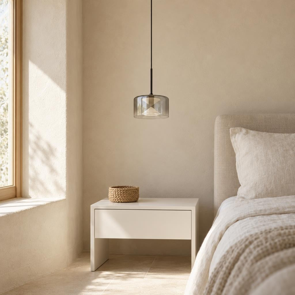 Lampa wisząca Belinda, matowa czerń i dymione szkło – zdjęcie aranżacyjne
