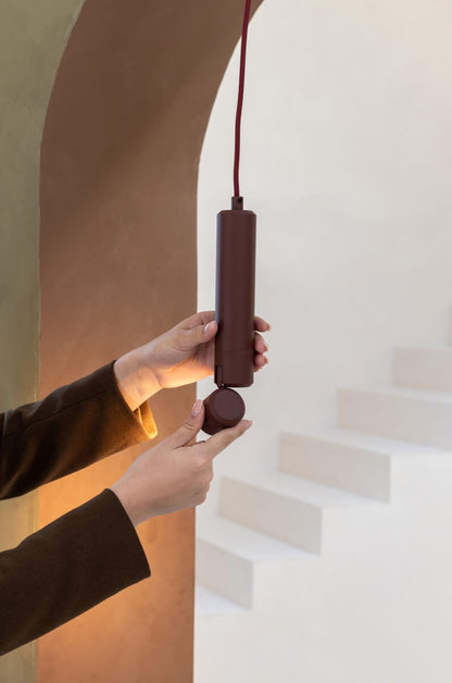 Bordeauxrode aluminium hanglamp met richtbare spot It's About RoMi Milan – maattekening