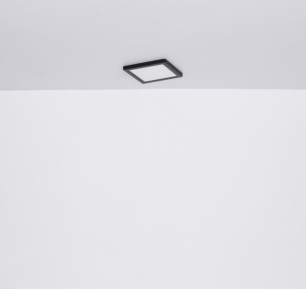 Zwarte kunststof plafondlamp met vierkant frame en opaalwitte lichtplaat – afbeelding 9