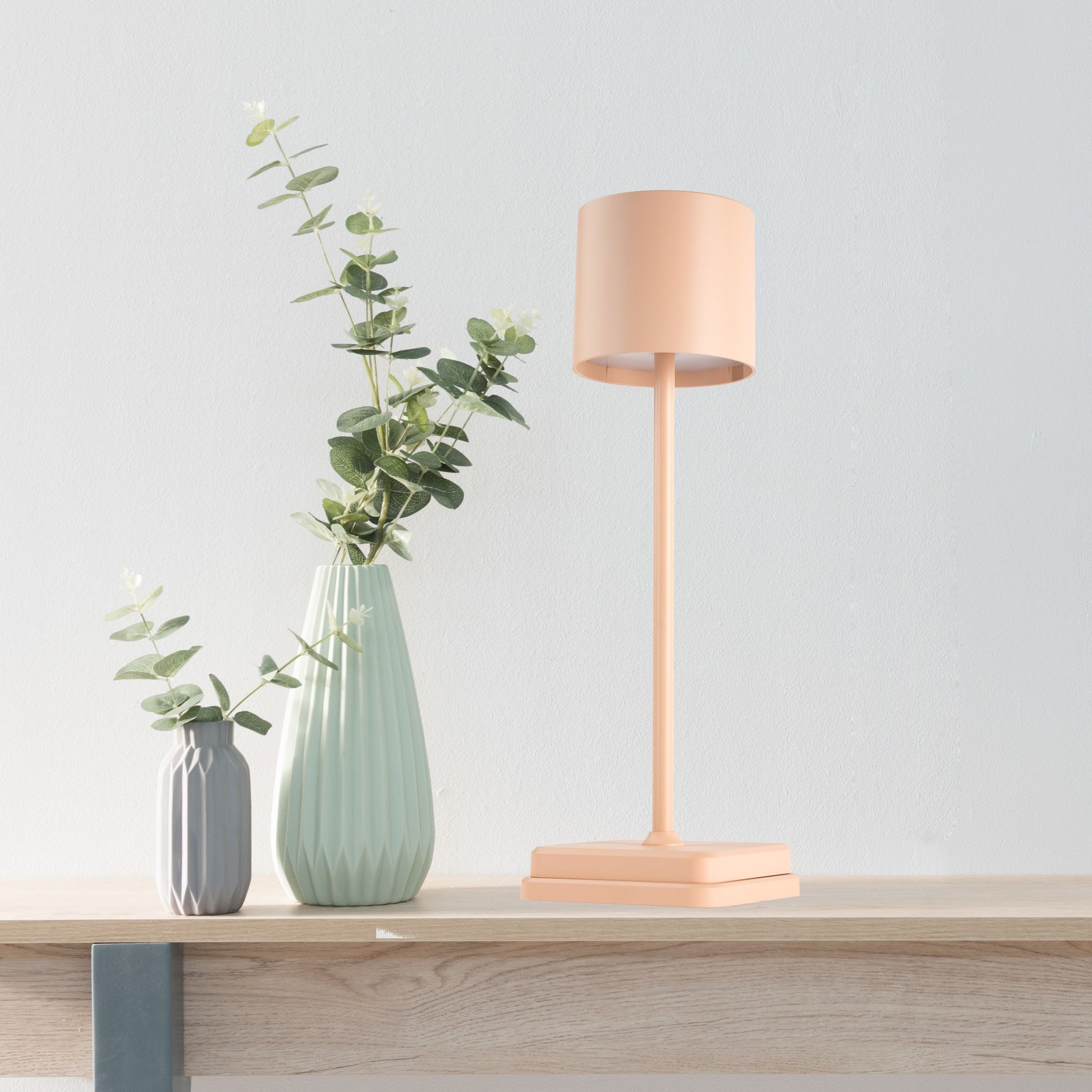 elegante-champagnekleurige-tafellamp-met-usb-lennart-variant-image2