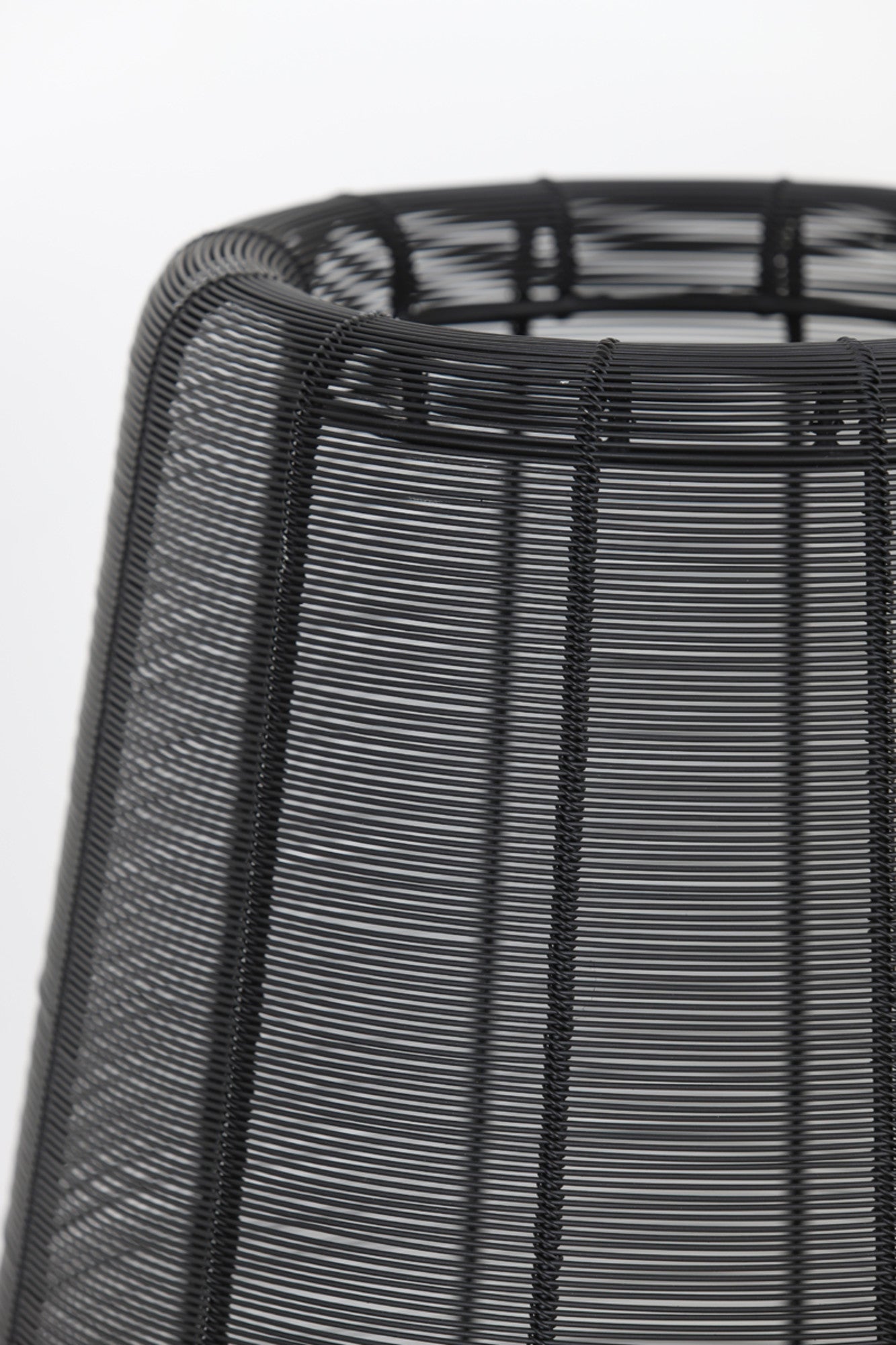 zwarte-metalen-vloerlamp-in-cilindervorm-light-living-adeta-variant-image8