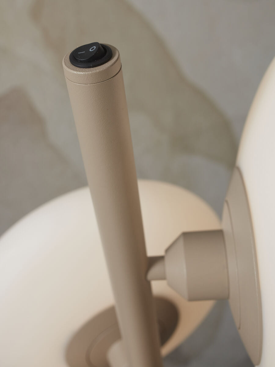 grijze-glazen-scandinavische-vloerlamp-metaal-its-about-romi-sapporo-variant-image2