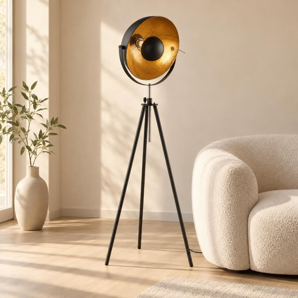 Industriële driepoot vloerlamp koepelkap zwart/goud Obolg Lenn – sfeerbeeld