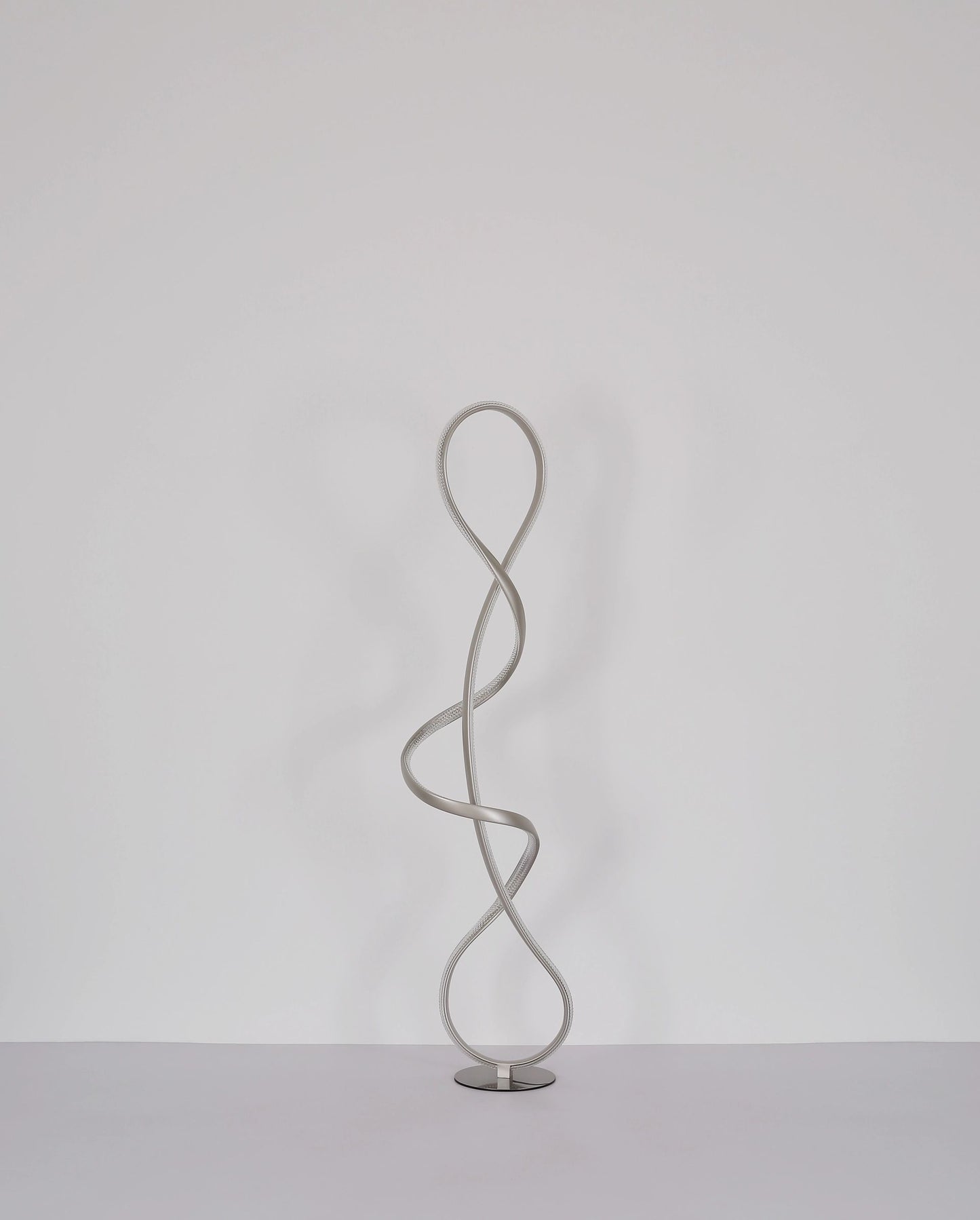 elegante-vloerlamp-met-gebogen-ontwerp-swirl-variant-image5