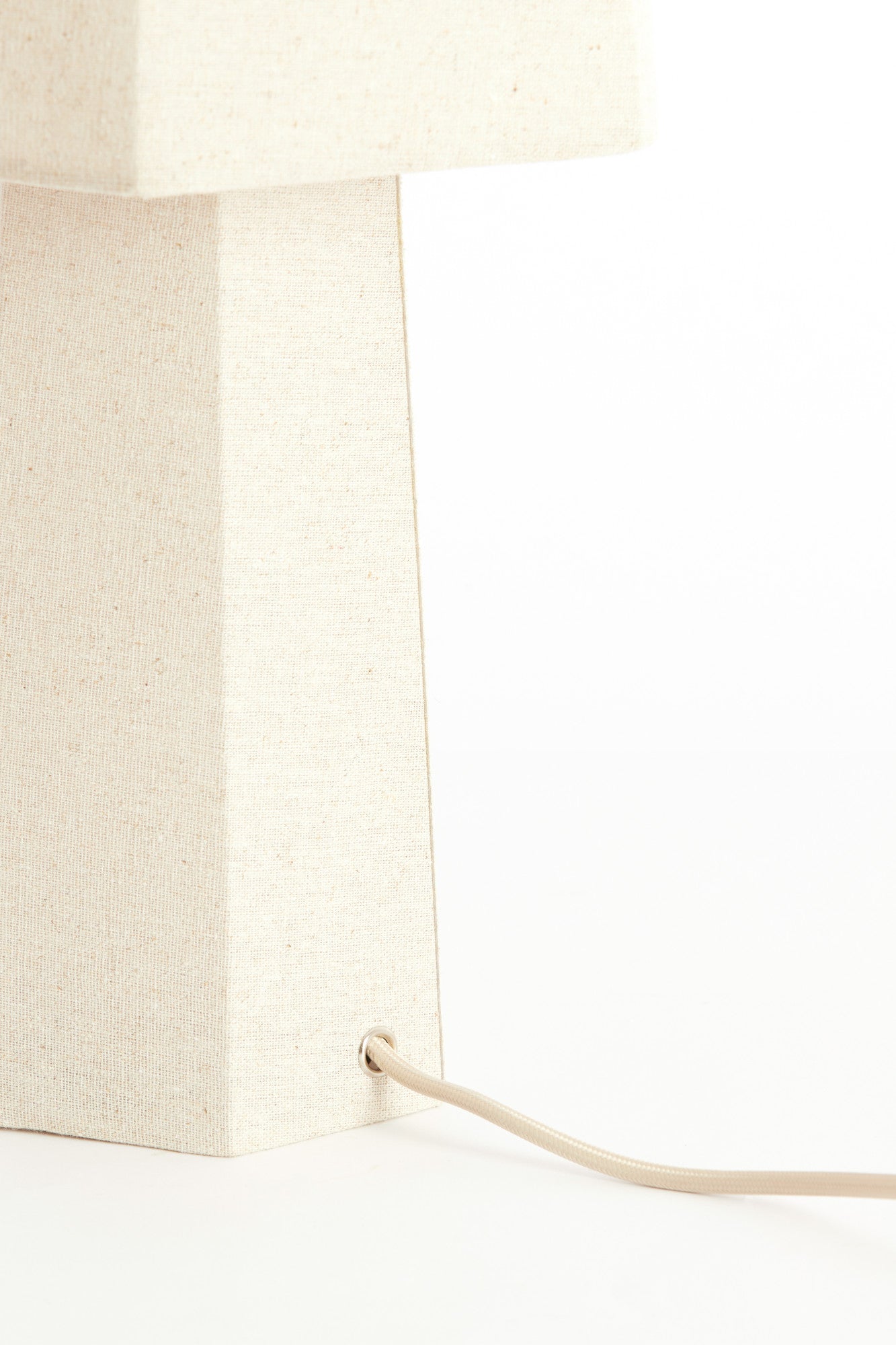 linnen-tafellamp-naturel-zacht-en-tijdloos-light-living-musabo-variant-image6