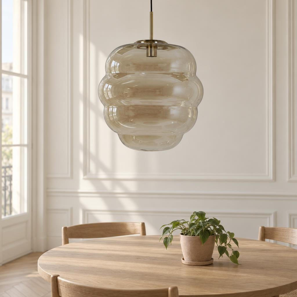 Light & Living Misty pendellampa i guld och rökglas – miljöbild