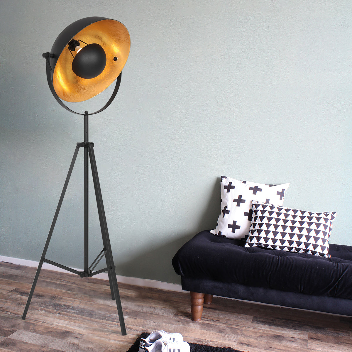 industriele-zwarte-vloerlamp-gouden-zonnebloemkap-mexlite-sunflower-variant-image2