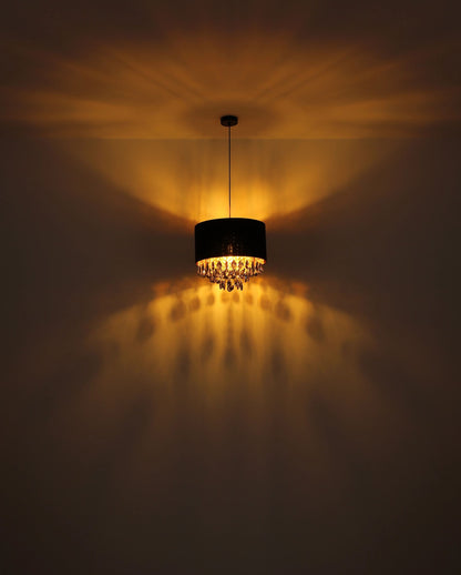 zwarte-hanglamp-met-kristallen-en-goudkleurige-details-coletta-variant-image3