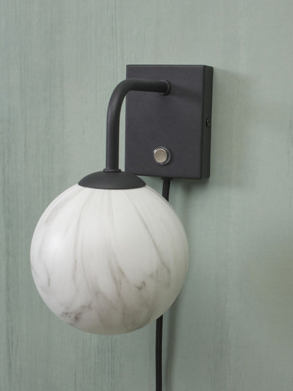 zwarte-wandlamp-dessinbol-gebogen-its-about-romi-carrara-variant-image3