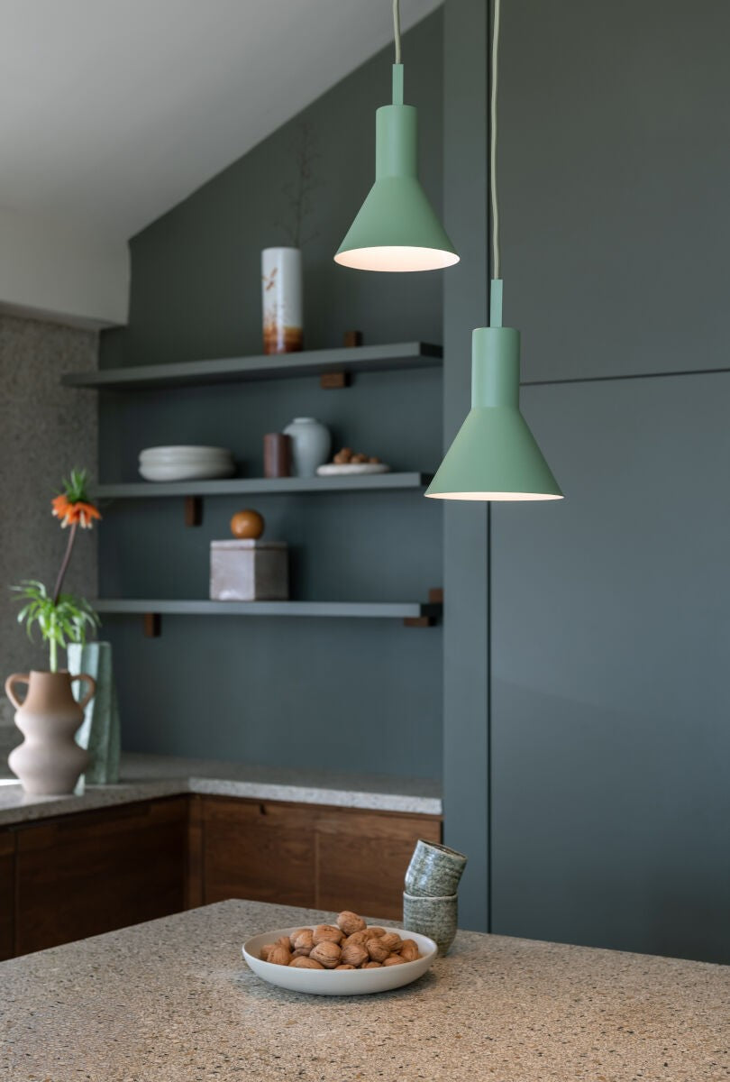 Luminária suspensa metálica verde matcha sutil It's About RoMi Stavanger – imagem 9