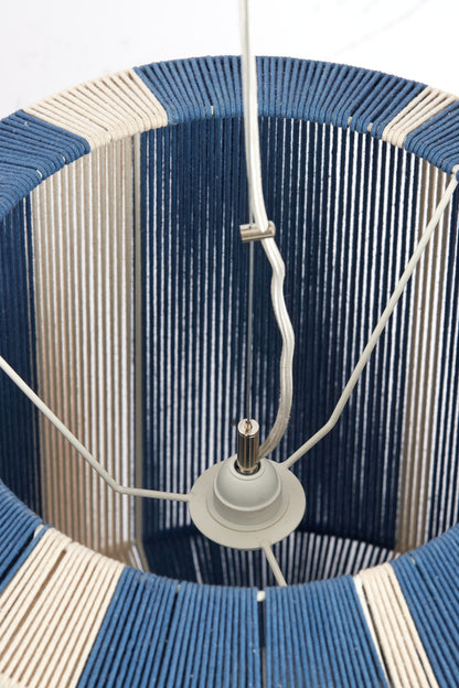 blauw-witte-hanglamp-met-stroken-textiel-light-living-kozana-variant-image7